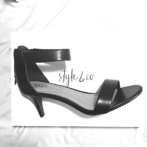Women’s low heel